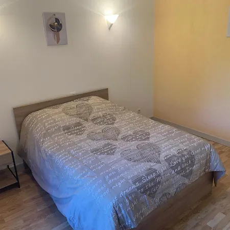 A La Queue Du Milan - *